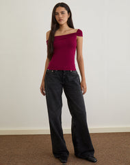 Cuthbe Off the Shoulder Twist Top in Burgundy