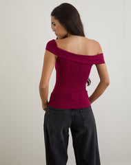 Cuthbe Off the Shoulder Twist Top in Burgundy