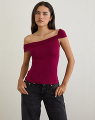 Cuthbe Off the Shoulder Twist Top in Burgundy